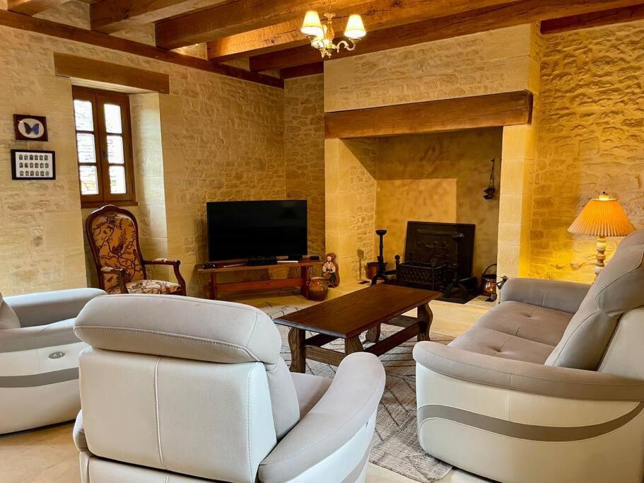 Charming 19Th Century Farmhouse With Pool Vitrac  Esterno foto