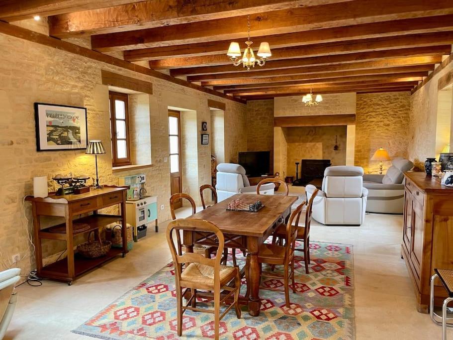 Charming 19Th Century Farmhouse With Pool Vitrac  Esterno foto